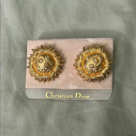 Dior Radiant Gold Floral Earrings - Picture 1 of 2